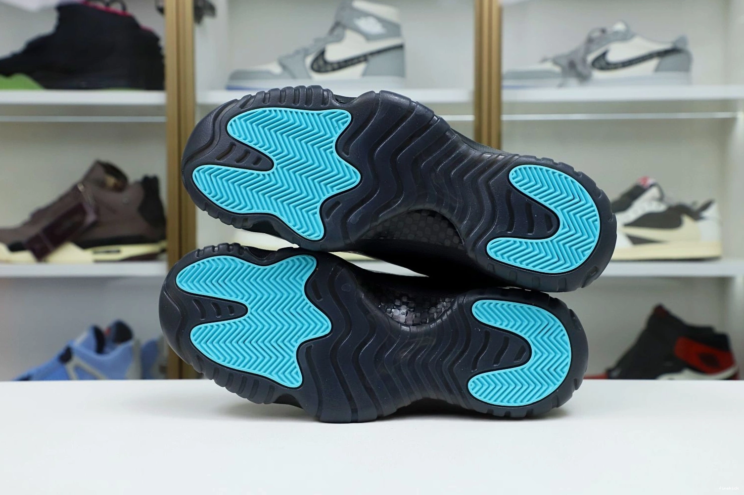 11 JORDAN BLUE RETRO AIR GAMMA 0223